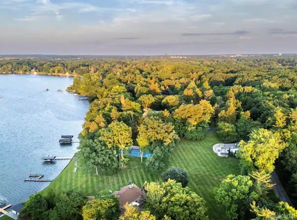990 Lake Angelus Shores, LakeAngelus, MI 48326