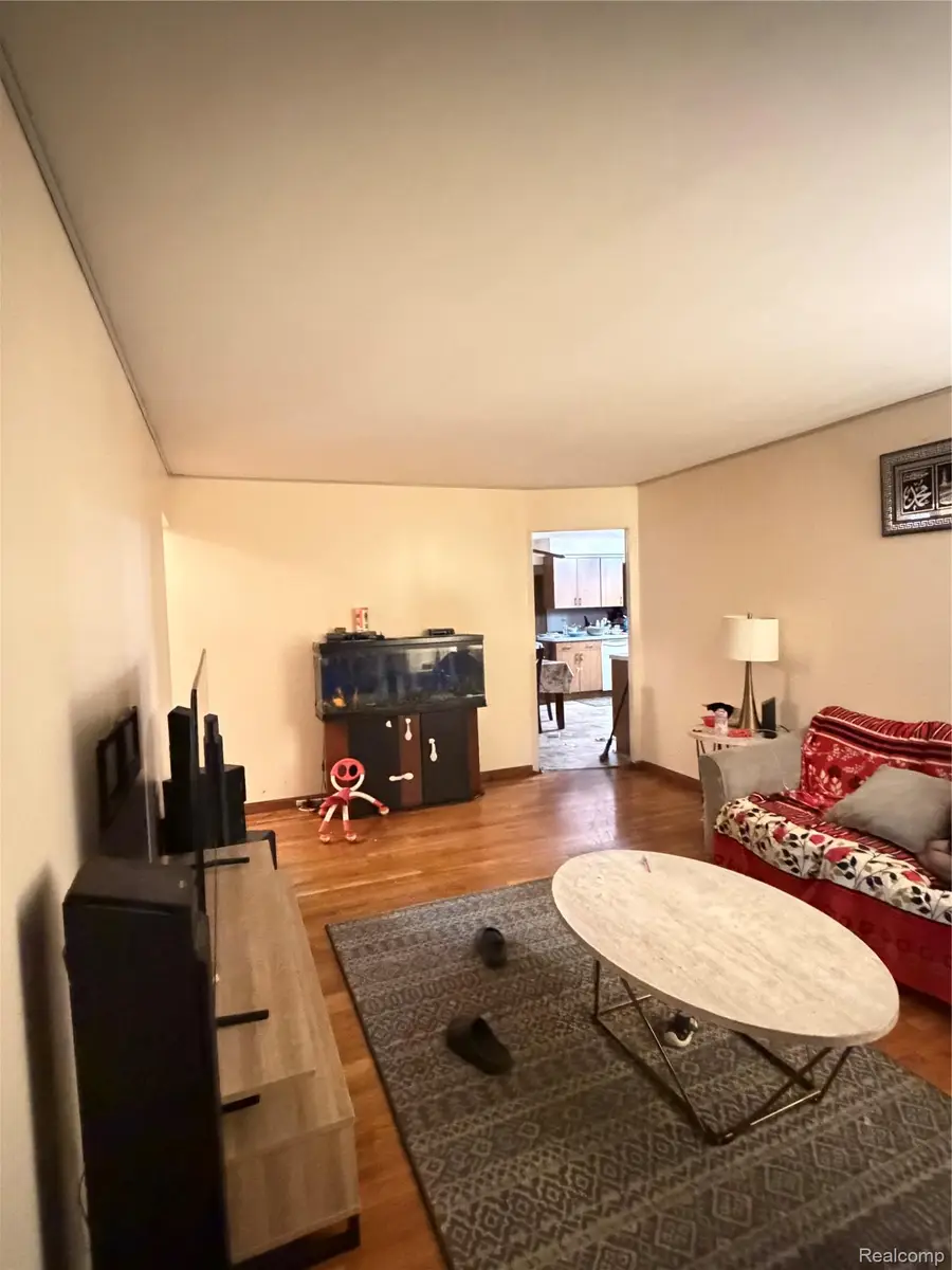 29641 Walker Drive, Warren, MI 48092 - #2