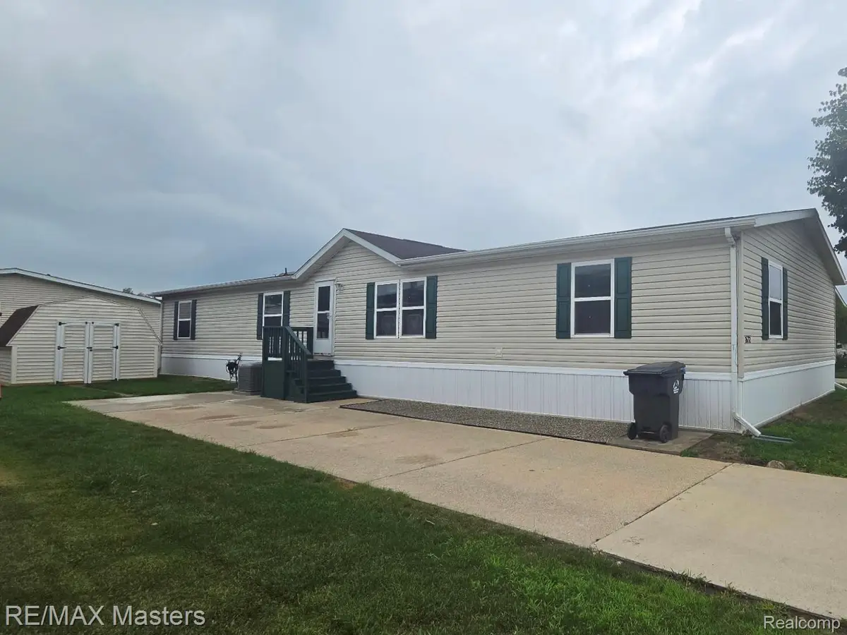 26732 Laramie Ln, Flat Rock, MI 48134 - #1