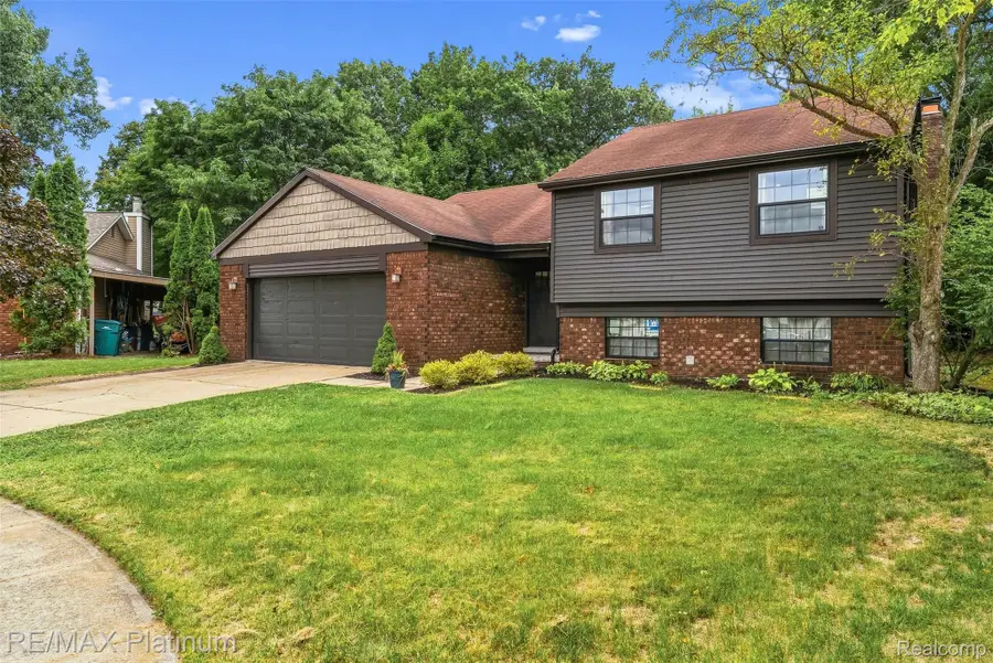 815 Oak Ridge Court, Brighton, MI 48116 - #3