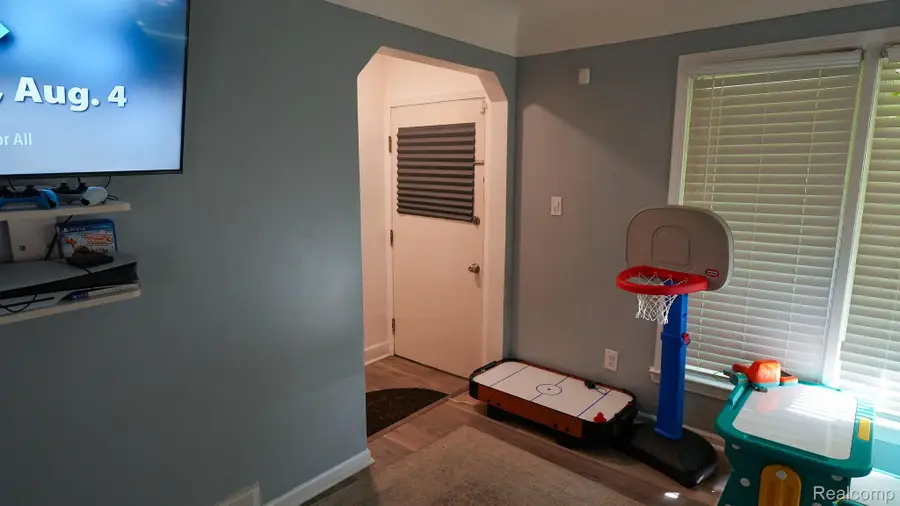 21365 Newcastle Road, Harper Woods, MI 48225 - #2