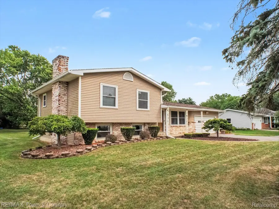 5430 River Ridge Drive, Flushing, MI 48433 - #2