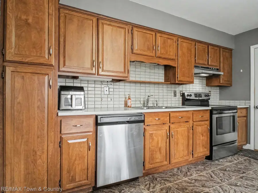 5430 River Ridge Drive, Flushing, MI 48433 - #3