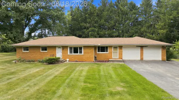 25 E Oakwood Road, Oxford, MI 48371