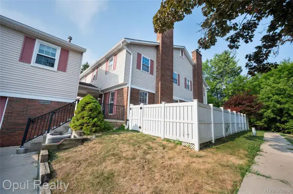 20831 W Glen Haven Circle, Northville, MI 48167
