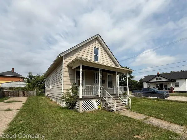 30 Beyne Street, MtClemens, MI 48043