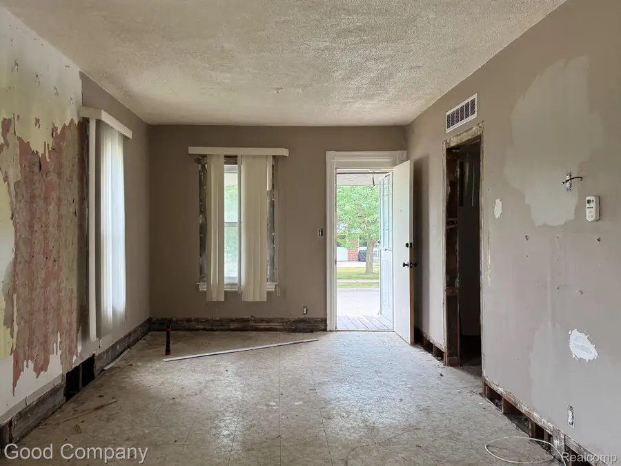 30 Beyne Street, Mount Clemens, MI 48043 - #2