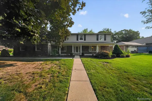 8940 Sarah Lane, GrosseIle, MI 48138