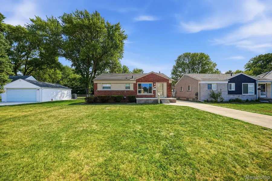 22030 Lanse Street, Saint Clair Shores, MI 48081 - #2