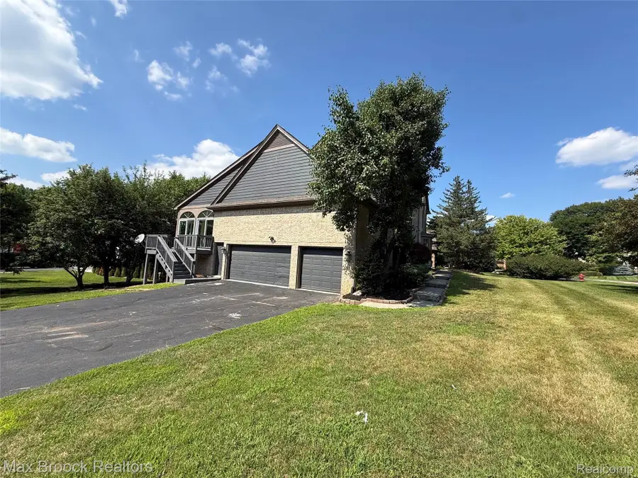 3382 Long Meadow Court, West Bloomfield, MI 48324 - #3