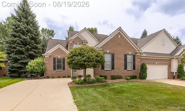 1313 Rock Valley Drive, Rochester, MI 48307