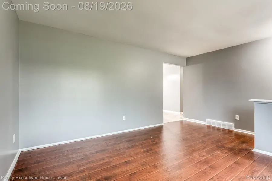2448 Oakcrest Road, Sterling Heights, MI 48310 - #3