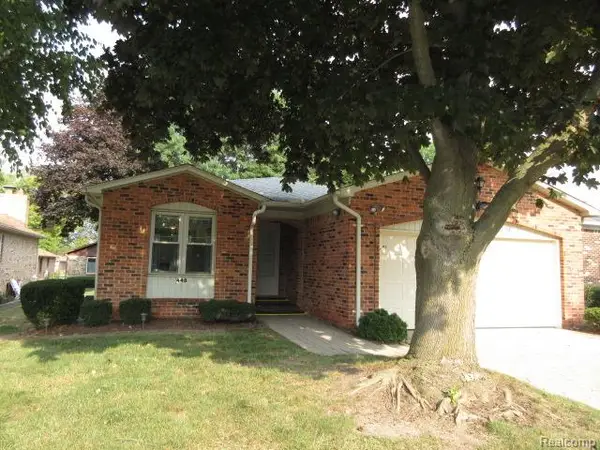 448 Sandehurst Drive, GrandBlanc, MI 48439