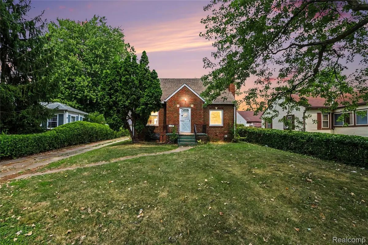 1129 E Bristol Road, Burton, MI 48529 - #1