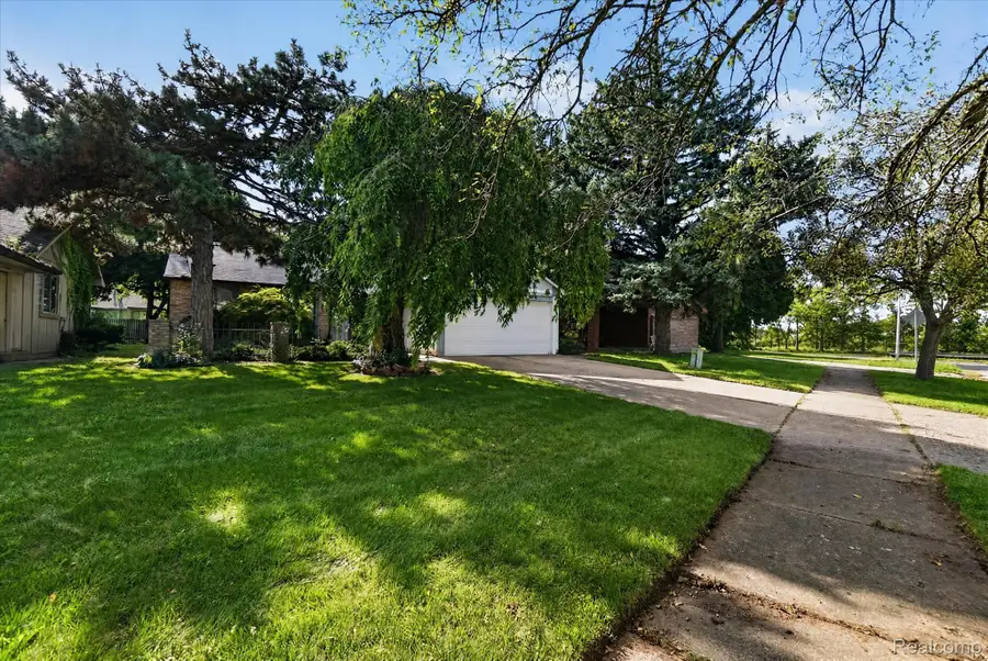 1608 Broad Court, Flint, MI 48503 - #2