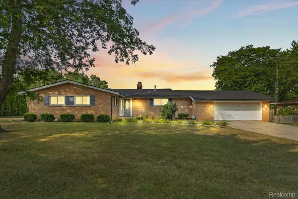 7366 Green Valley Drive, GrandBlanc, MI 48439