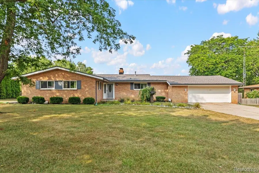 7366 Green Valley Drive, Grand Blanc, MI 48439 - #2