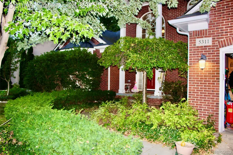 5311 Sandalwood Court, Grand Blanc, MI 48439 - #2