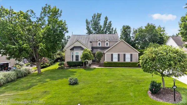 626 River Oaks Drive, Milford, MI 48381