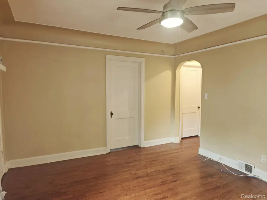 5722 N Silvery Lane, Dearborn Heights, MI 48127 - #3