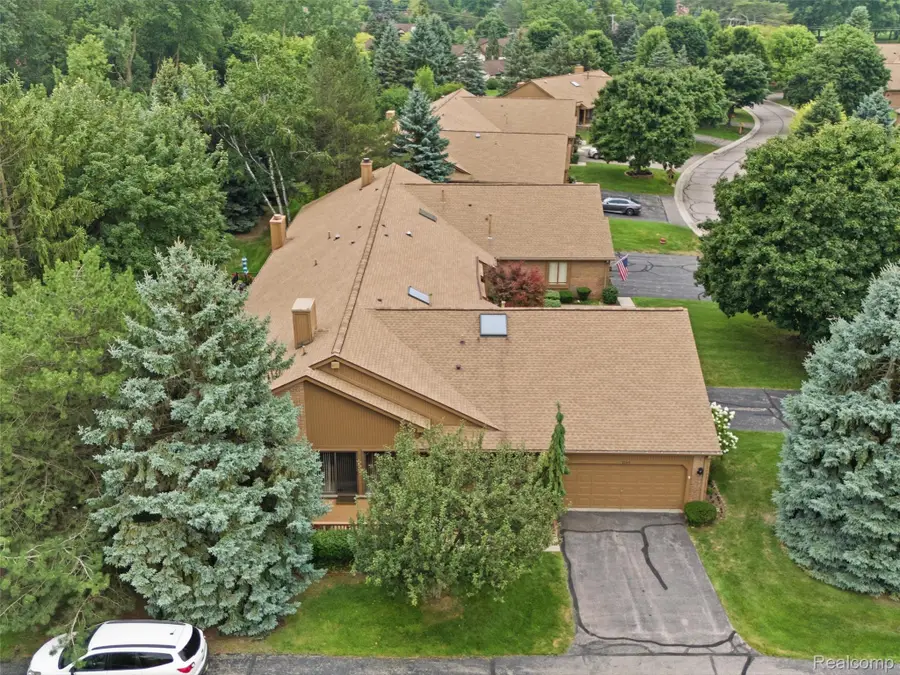 2195 London Bridge Drive, Rochester Hills, MI 48307 - #3