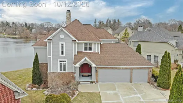 2386 Silver Pointe Drive, Waterford, MI 48328