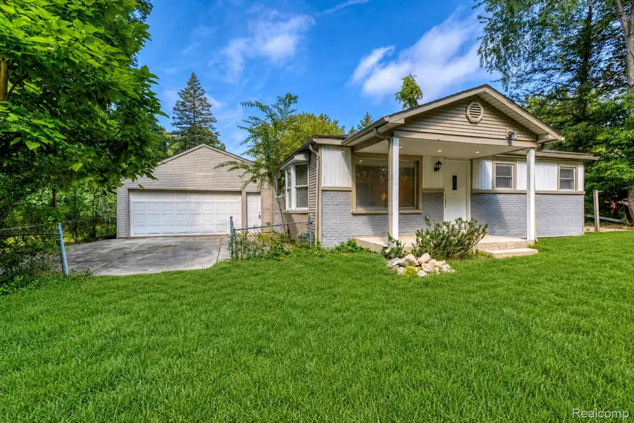 35095 Bridgeman Street, Farmington Hills, MI 48335 - #2