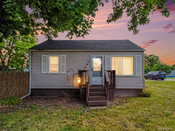 1444 E Williamson Avenue, Burton, MI 48529