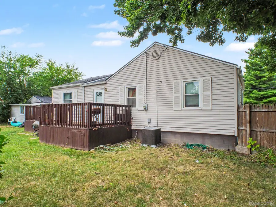 1444 E Williamson Avenue, Burton, MI 48529 - #2