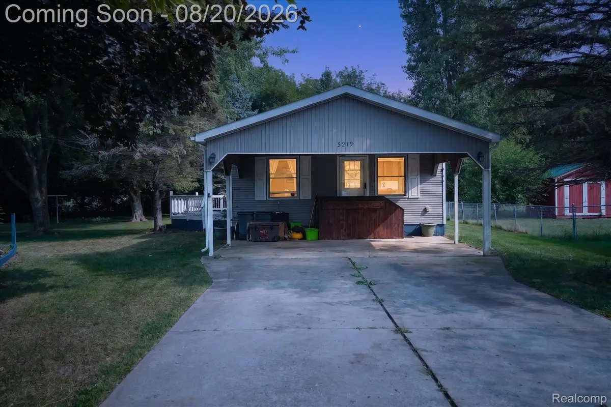5219 E Carpenter Road, Flint, MI 48506 - #1