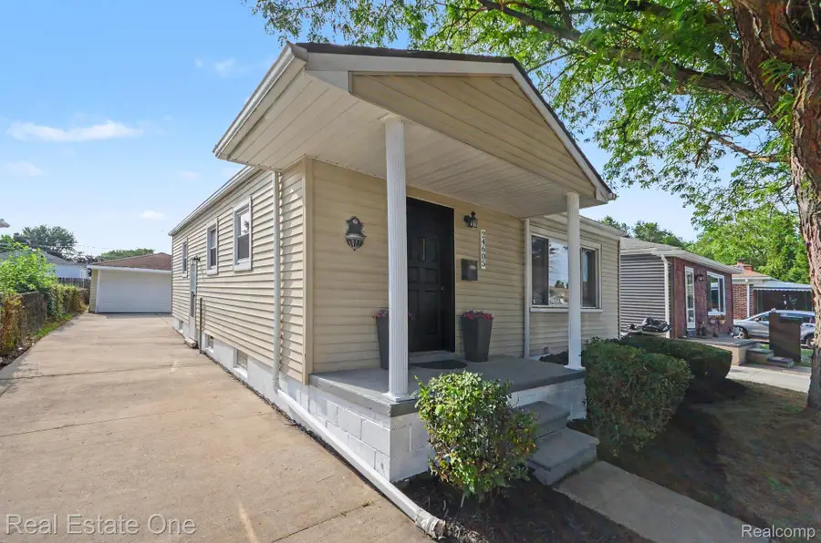 24605 Brittany Avenue, Eastpointe, MI 48021 - #2
