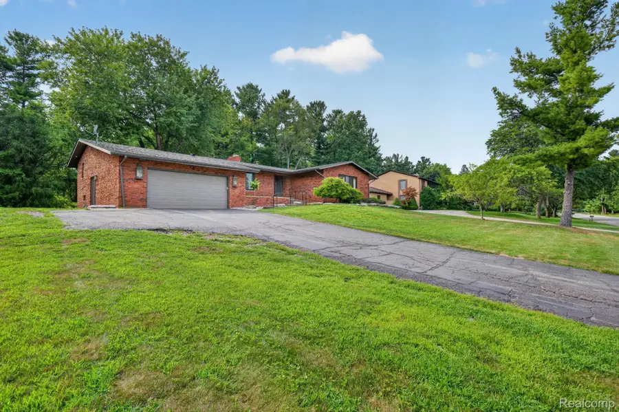 5730 Pine View Drive, Ypsilanti, MI 48197 - #2