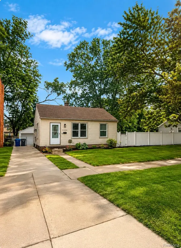 26225 Annapolis Street, DearbornHeights, MI 48125