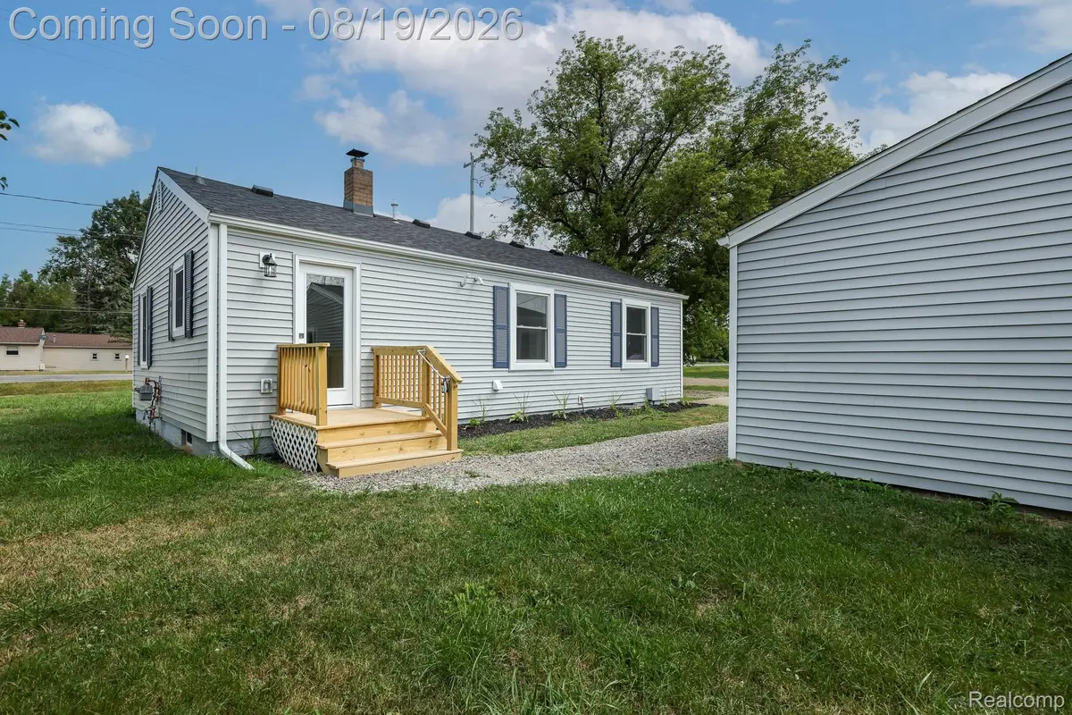 5318 E Bristol Road S, Burton, MI 48519 - #1
