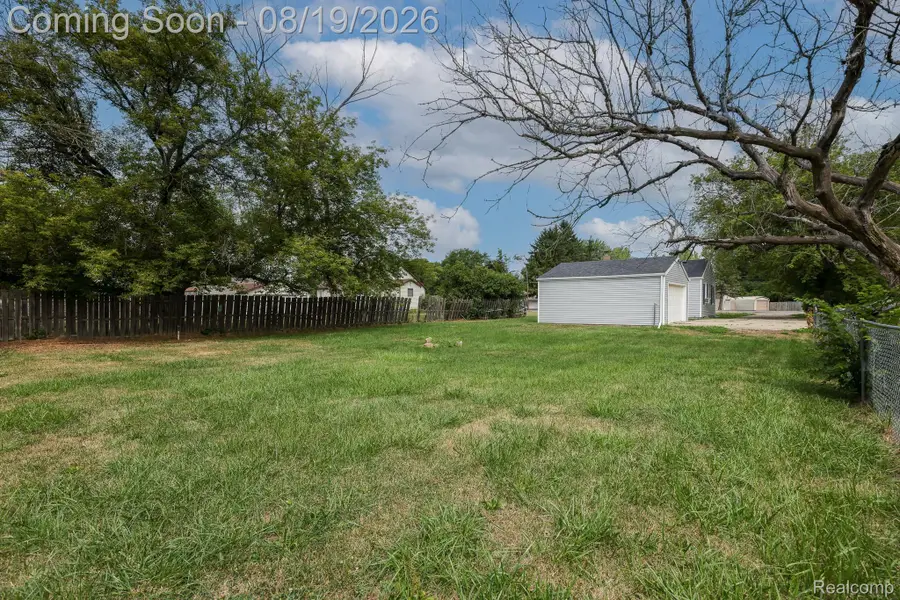 5318 E Bristol Road S, Burton, MI 48519 - #2