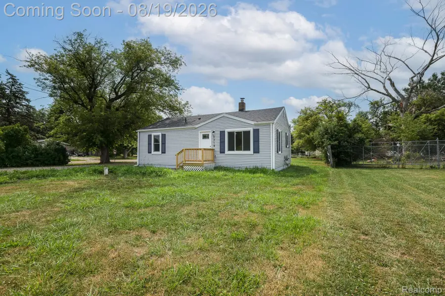 5318 E Bristol Road S, Burton, MI 48519 - #3