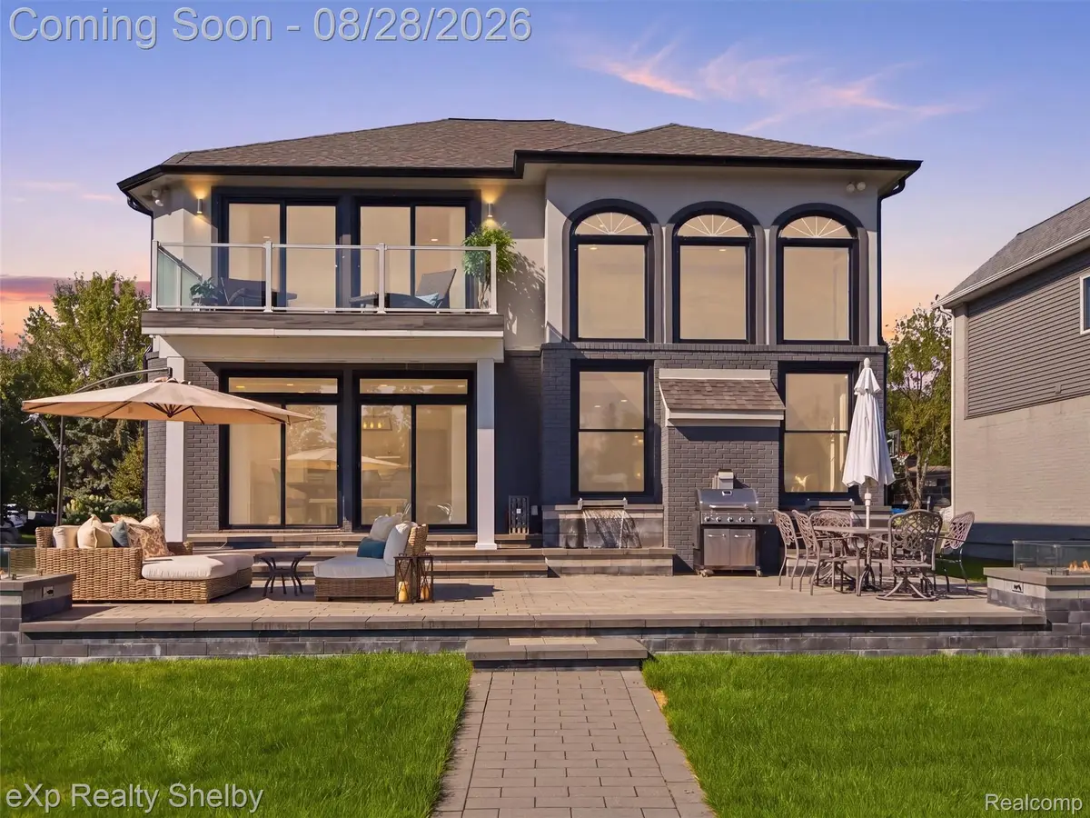305 Beverly Estates Drive, Waterford, MI 48328 - #1