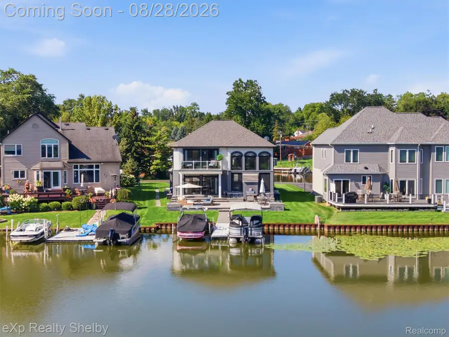 305 Beverly Estates Drive, Waterford, MI 48328 - #2