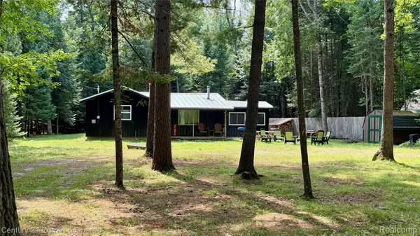 2070 Contour Drive, Roscommon, MI 48653