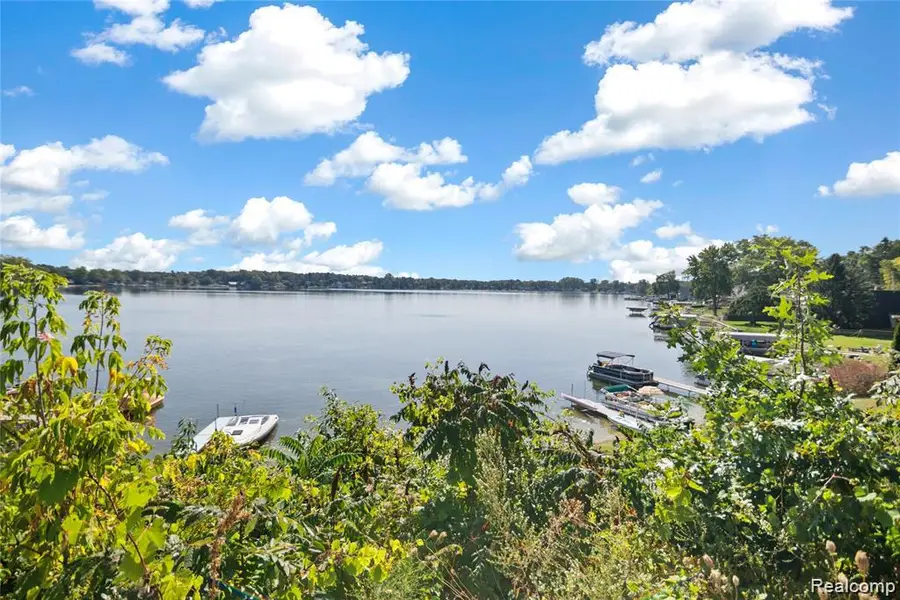 11055 Silver View Court, Green Oak, MI 48178 - #2