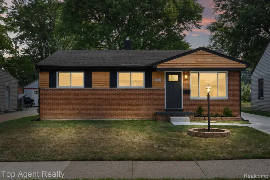 28012 Gladstone Street, Saint Clair Shores, MI 48081 - #2