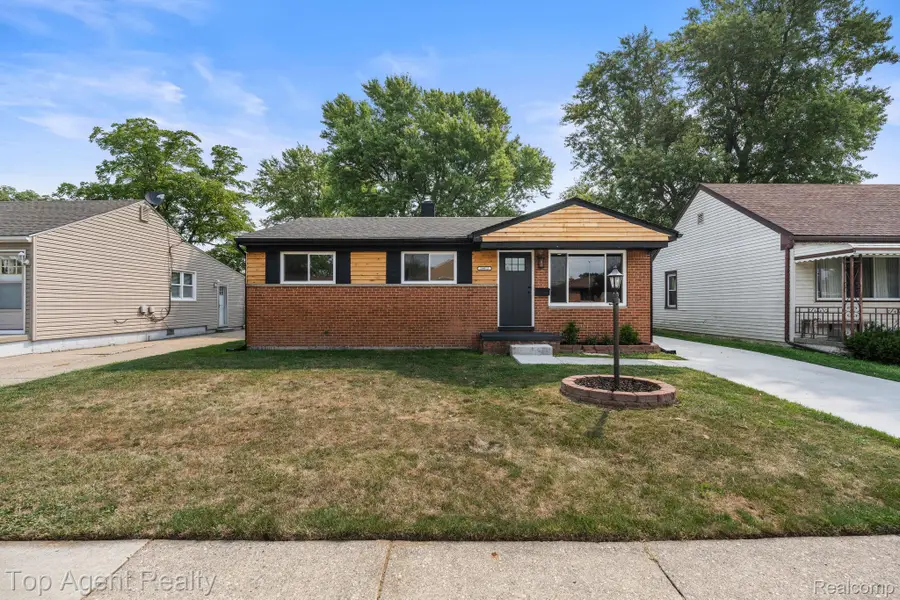 28012 Gladstone Street, Saint Clair Shores, MI 48081 - #3