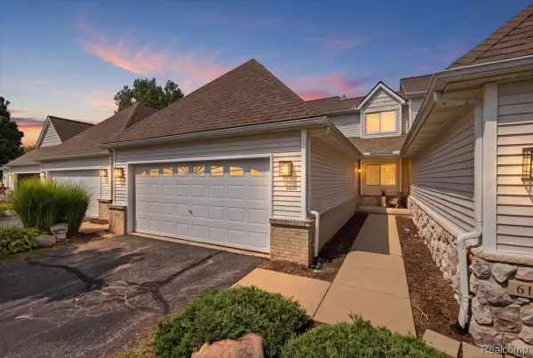 61016 Evergreen Court, SouthLyon, MI 48178
