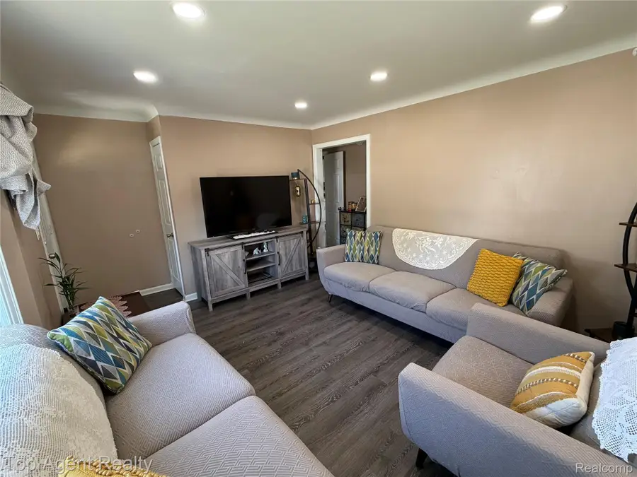 28747 Barton Street, Garden City, MI 48135 - #2