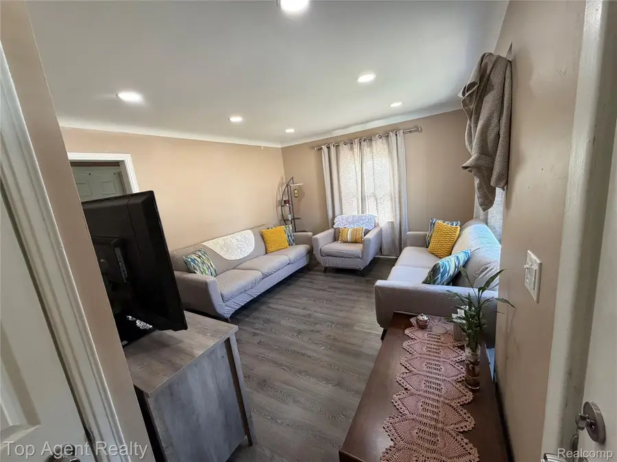 28747 Barton Street, Garden City, MI 48135 - #3
