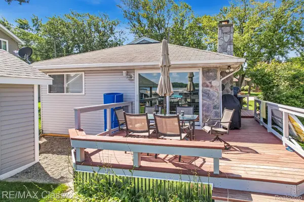 294 Lakeside Drive, WhiteLake, MI 48386