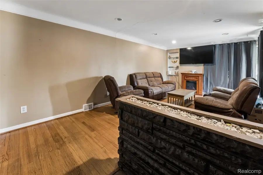1610 Garfield Avenue, Lincoln Park, MI 48146 - #2