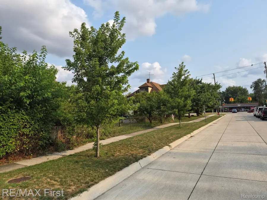 4879 E 9 Mile Road, Warren, MI 48089 - #2