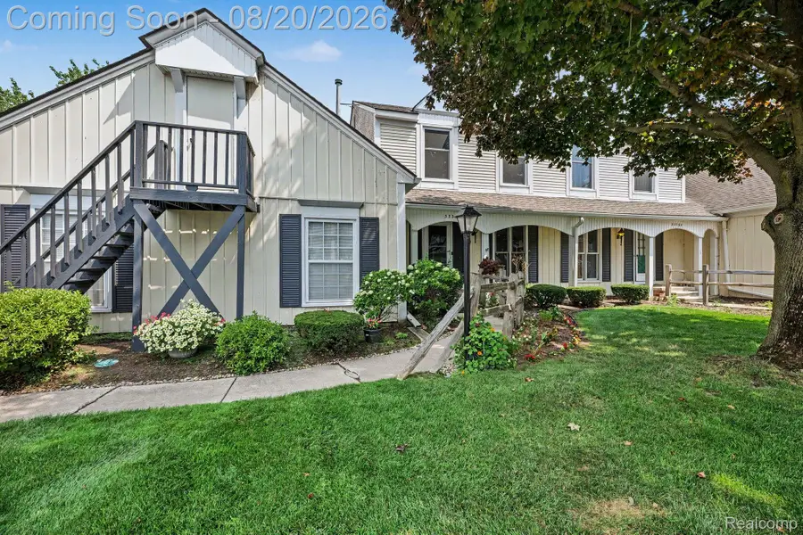 33362 Jefferson Avenue, Saint Clair Shores, MI 48082 - #2