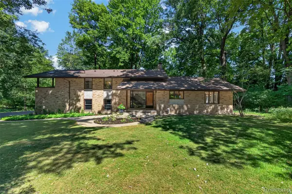 7388 Lindenmere Drive, BloomfieldHills, MI 48301